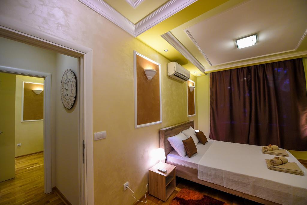 Sweet House Politika