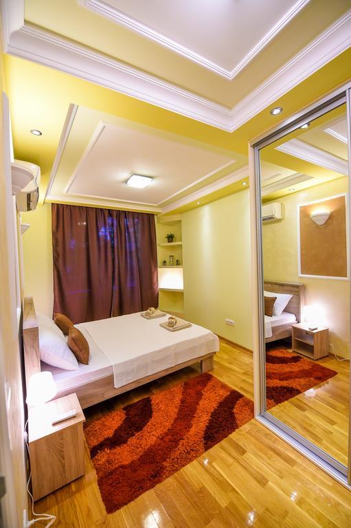 Sweet House Politika *